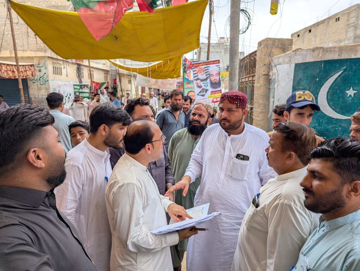 PTIKarachi_'s tweet photo. نائب صدر کراچی عصمت اللہ نیازی، ضلعی صدر کیماڑی انجینئر عبد الرحمن کا مختلف کیمپوں کا وزٹ جاری!
پی ٹی آئی کے کیمپس پر عوامی رش اس بات کا ثبوت ہے کراچی کی عوام بلدیات میں بھی صرف تحریک انصاف کو منتخب کرنا چاہتی ہے۔
#VoteForKhan https://t.co/hhFfF6gBDp