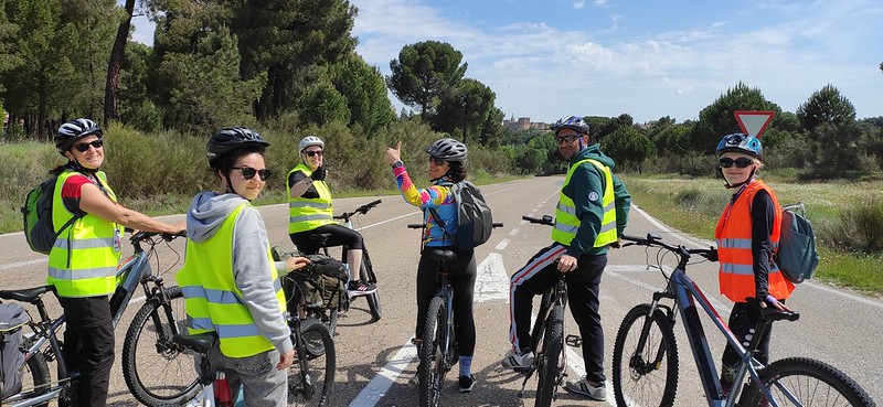 BURSofia's tweet photo. Bibliotecarios y bibliotecarias de Europa:
La #BUVa ya ha comenzado a preparar la 2ª edición de la #Erasmus Staff Week #BiblioBike
En español y en bicicleta ¿te animas?
https://t.co/WhX3NYMwfC https://t.co/biHryHUs6o