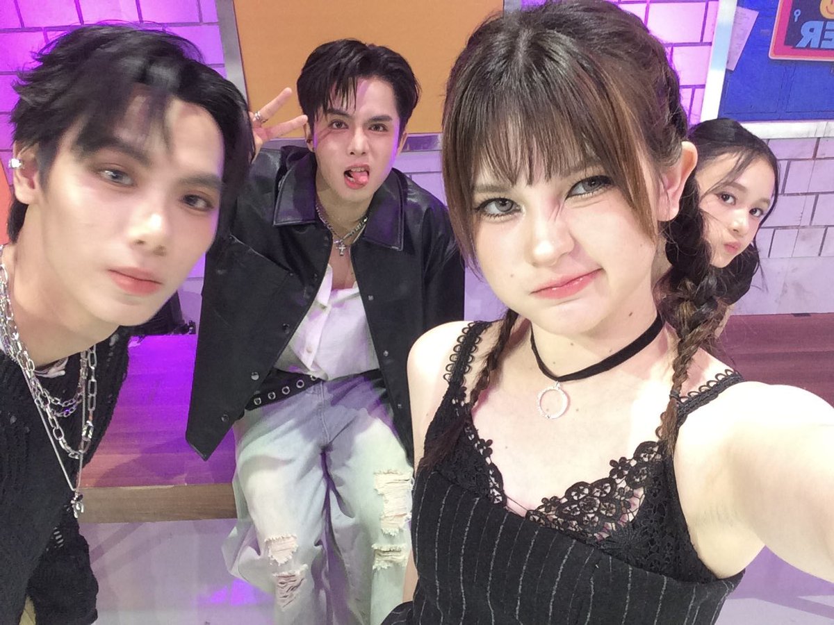 _alice_amdddd's tweet image. 🖤🖤 
#ALICEOHARE #XEBISENTERTAINMENT 
#HELLOLOCKEREP5