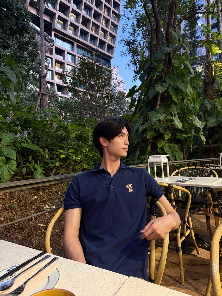 พูดได้ปะ โทมัสใส่เสื้อโปโลได้หล่อภูมิฐานมาก ยังไม่มีแบรนด์ไหนจ้างไปเป็นพรีเซนเตอร์อีกเหรอเนี่ย