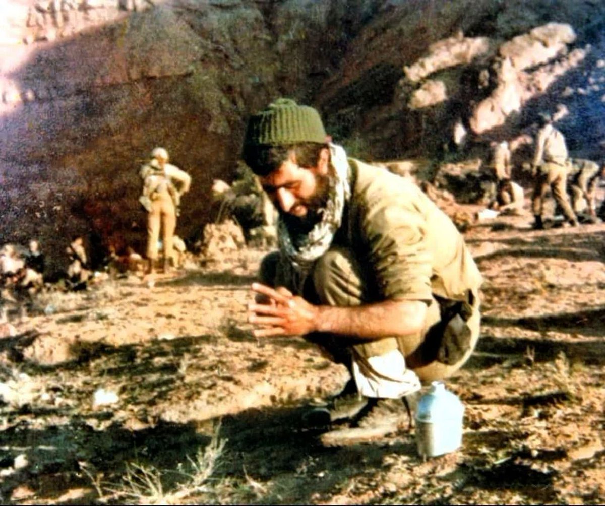 وضوی عشق می‌سازد ؛
آنکه جز عشقِ حق
ندید و نشناخت ...
#ایران_سرافراز
#دفاع_مقدس
