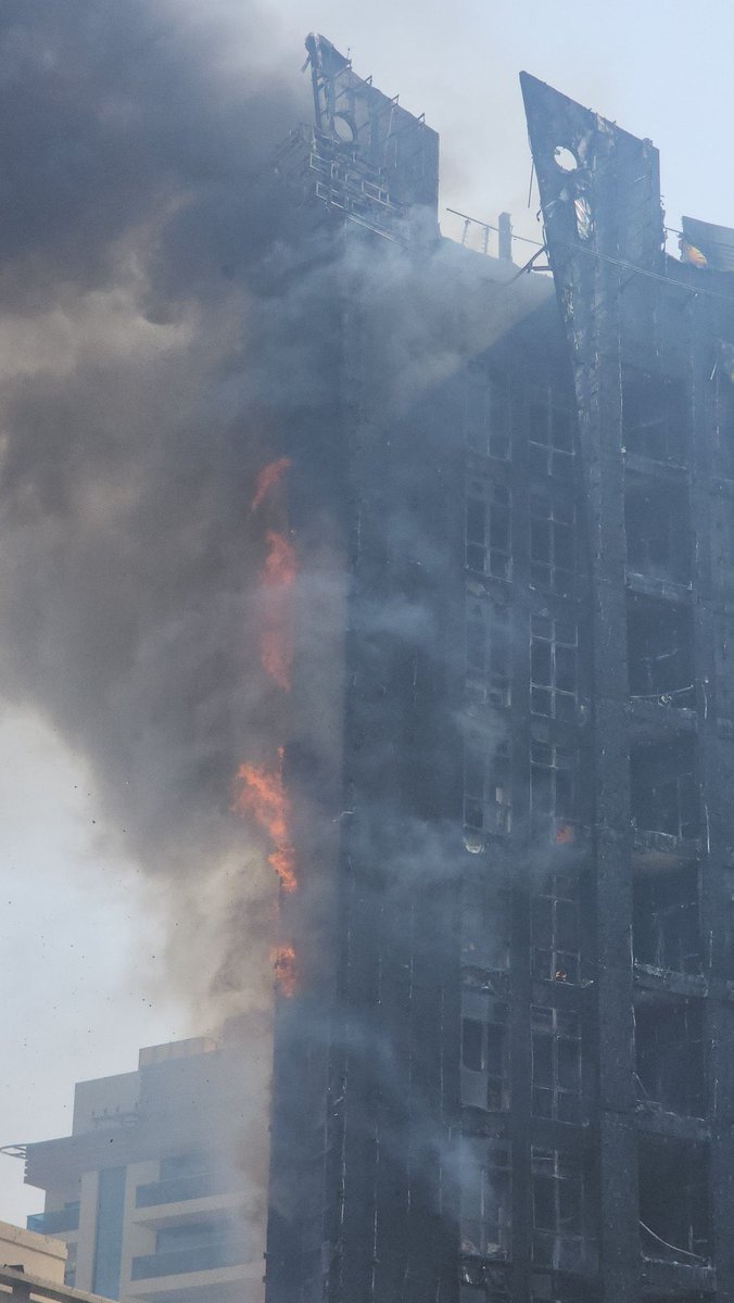 nayabharat101's tweet image. 🔥 Dubai's Civil Defense douses Al Barsha tower blaze with Shaheen drones! 🚁 1,200L of water &amp;amp; foam deployed, no injuries reported. 🇦🇪 #FlyingFirefighters #DubaiCivilDefense