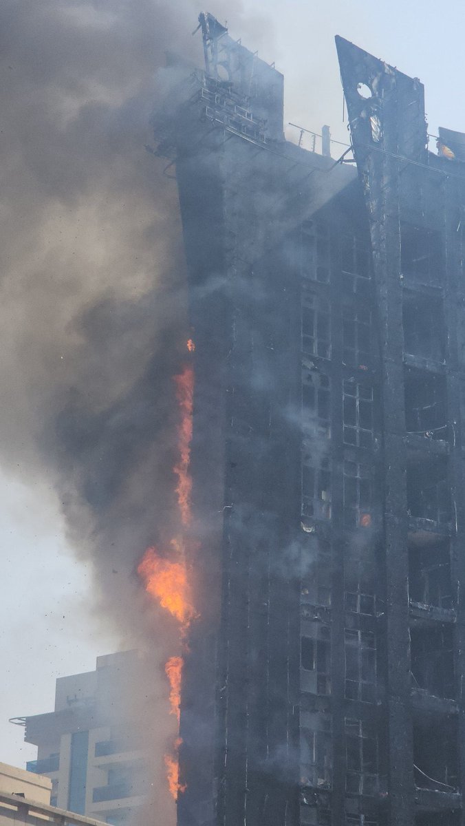 nayabharat101's tweet image. 🔥 Dubai's Civil Defense douses Al Barsha tower blaze with Shaheen drones! 🚁 1,200L of water &amp;amp; foam deployed, no injuries reported. 🇦🇪 #FlyingFirefighters #DubaiCivilDefense