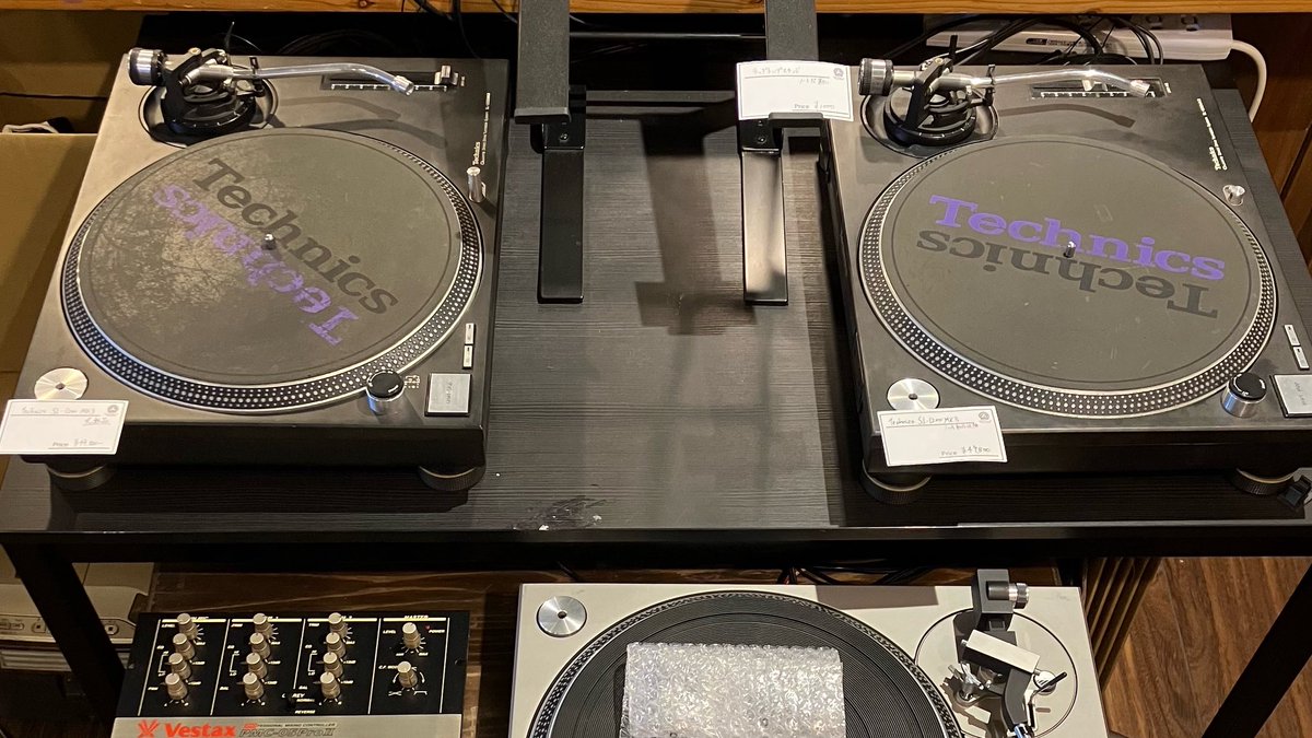 GOOD_NEAR_REC's tweet photo. ｟ New Arrivals ｠

動作確認、整備済み
Technics SL-1200 MK3
Vestax PMC-05 Pro D (サムライ)

そのほかレコードプレイヤー
DJミキサー、小型卓上ミキサーなど
中古音響機器

中古レコード各ジャンル
掲載盤以外も入荷してます♪

営業時間 ▶︎ 1:00 PM - 9:00 PM
定休 ▶︎ Tuesday (毎週火曜) https://t.co/rbDLRPp8bD