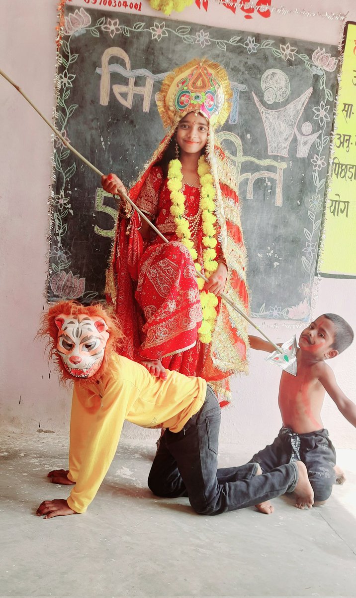 GarimaTrip72627's tweet image. मिशन शक्ति 5.0 के अंतर्गत P.S.Dharnipur की बच्चियों ने माता के विभिन्न स्वरुपों को धारण कर महिला सशक्तिकरण को प्रदर्शित किया साथ ही महिला सुरक्षा हेतु जागरूक भी किया😊 #WomenEmpowerment #tollfreenumbers #misionshakti 
@basicshiksha_up @shikshansamvad @cdosbr @BsaSonbhadra