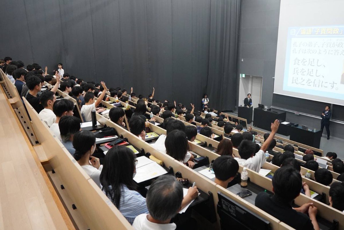 tamakiyuichiro's tweet photo. 午後は、神奈川大学で講演。

質疑応答でもたくさん手をあがりました。

みんな、ありがとう。 https://t.co/4YseDKzR8S