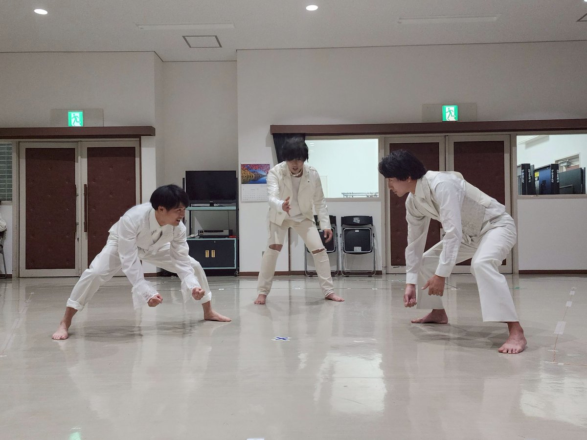 #ミュージカル #病的船団
両班ドレリハ終了⛵
劇場入り一週間前の本日、劇作も制作もスタッフワークも、本番に向けての準備が慌ただしくなっております🌊
AI・HALLでお届けする最期の航海。
映像には残りませんが、皆様の心の記録と記憶に残ります様、最後まで尽力致します🙏
是非見届けて下さいませ🙇‍♂️