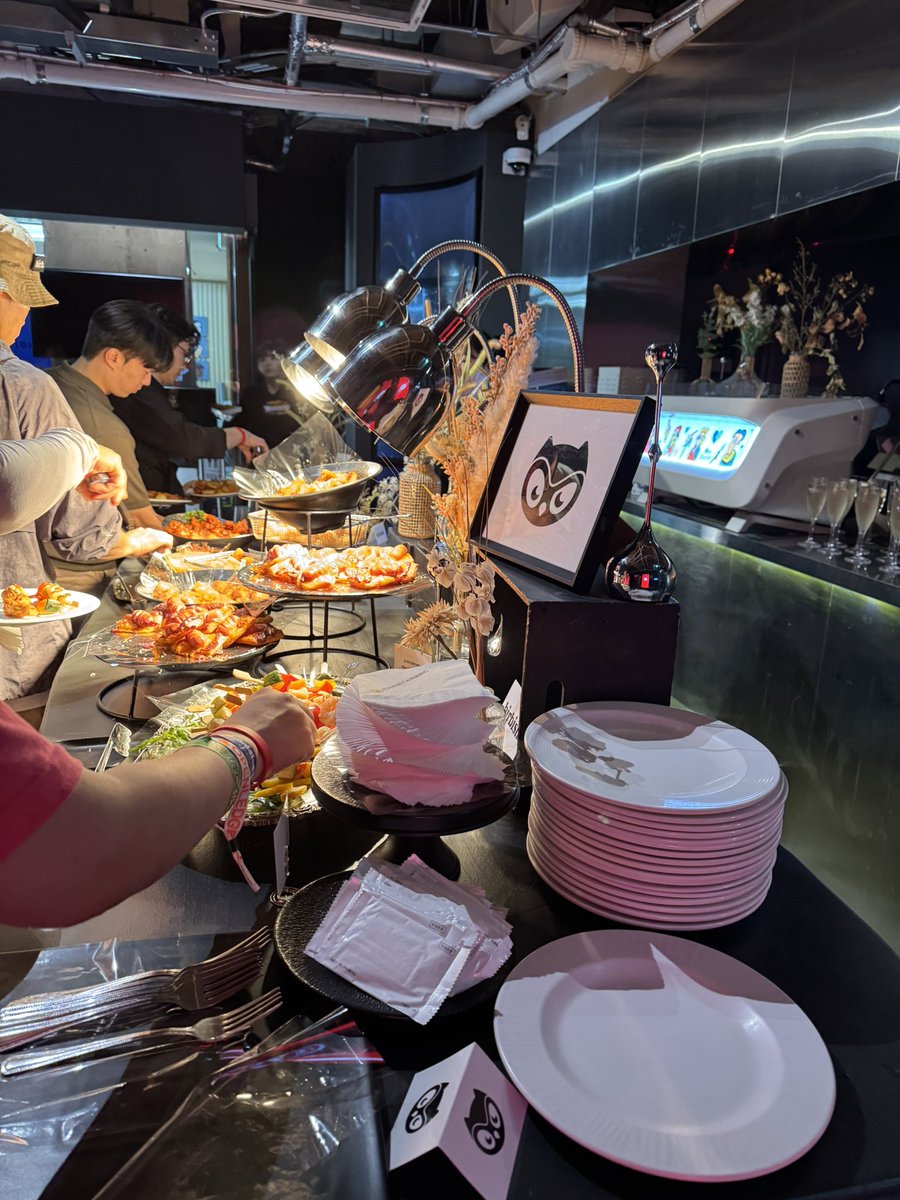 문버드!
<a href="/moonbirds/">Moonbirds</a>