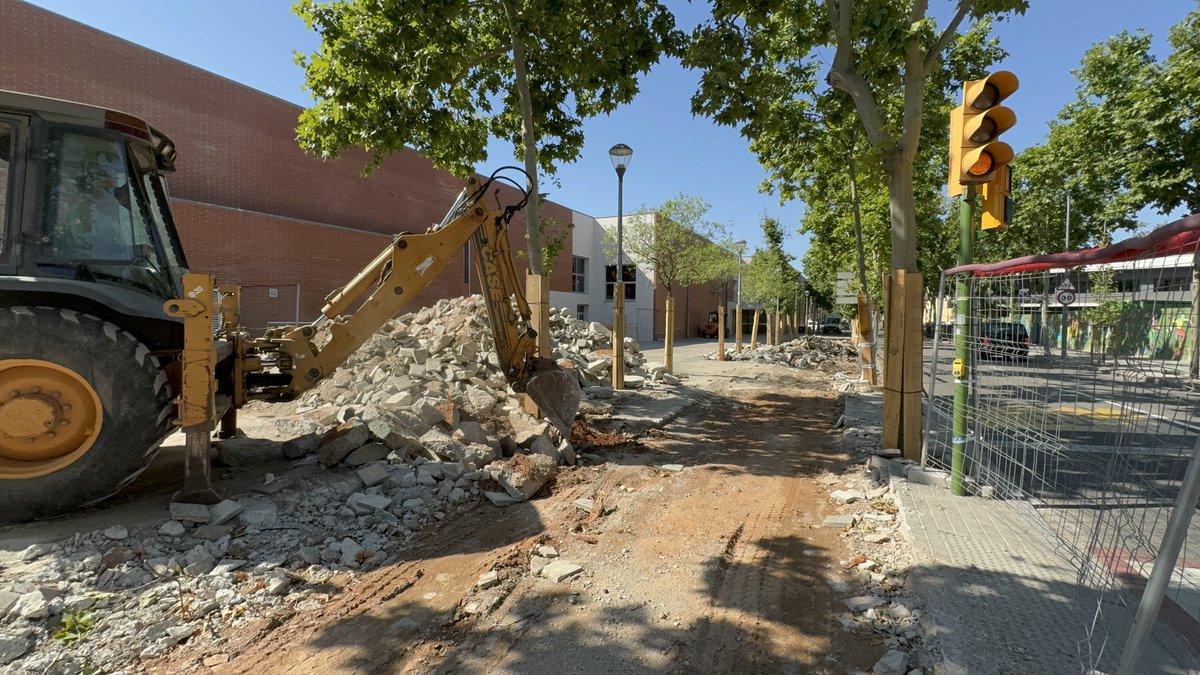 #NOTICIA ➡️ L'Ajuntament invertirà prop de 3 milions d'euros per millorar una vintena de carrers arreu de la ciutat   

📌Més informació: ow.ly/vRbE50X1pB4 

#Sabadell #Voreres #Millores #Elsdinersalscarrers