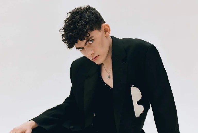 Happy 22nd birthday to the talented Joe Locke.