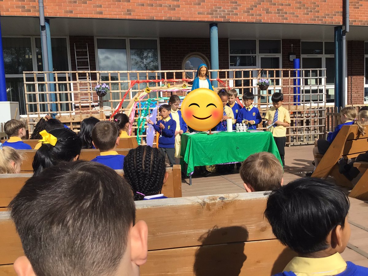StMaryB17's tweet photo. #Y4 children led prayers focusing on dignity of the human person. We thought about how we can respect others no matter who they are as God created us all equal. #Prayer #CatholicLife #RRSA #Art2 https://t.co/ubsgozcZxq