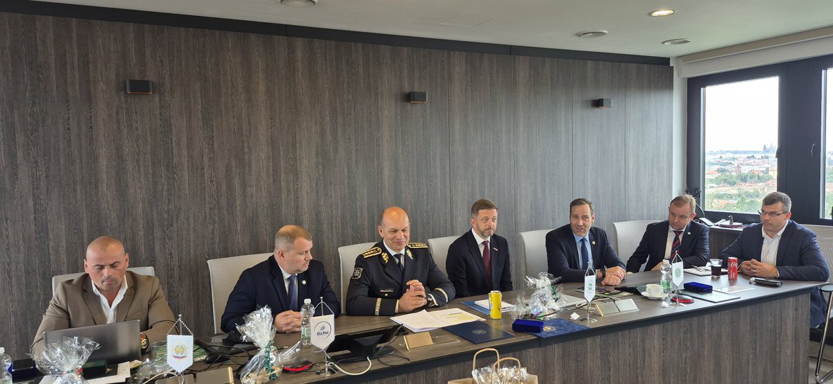 NOSPCR's tweet image. Na jednání dorazil také policejní prezident genpor. Martin Vondrášek @PolicieCZ
