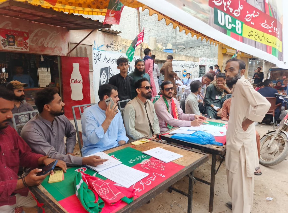 PTIKarachi_'s tweet photo. پی ٹی آئی ایڈیشنل جنرل سیکرٹری کراچی @ptisirbuland کا مختلف کیمپس کا دورہ، پولنگ کے عمل کا جائزہ لیا، پولنگ ایجنٹس کا حوصلہ بڑھایا۔
#VoteForKhan https://t.co/7378x0sKDF