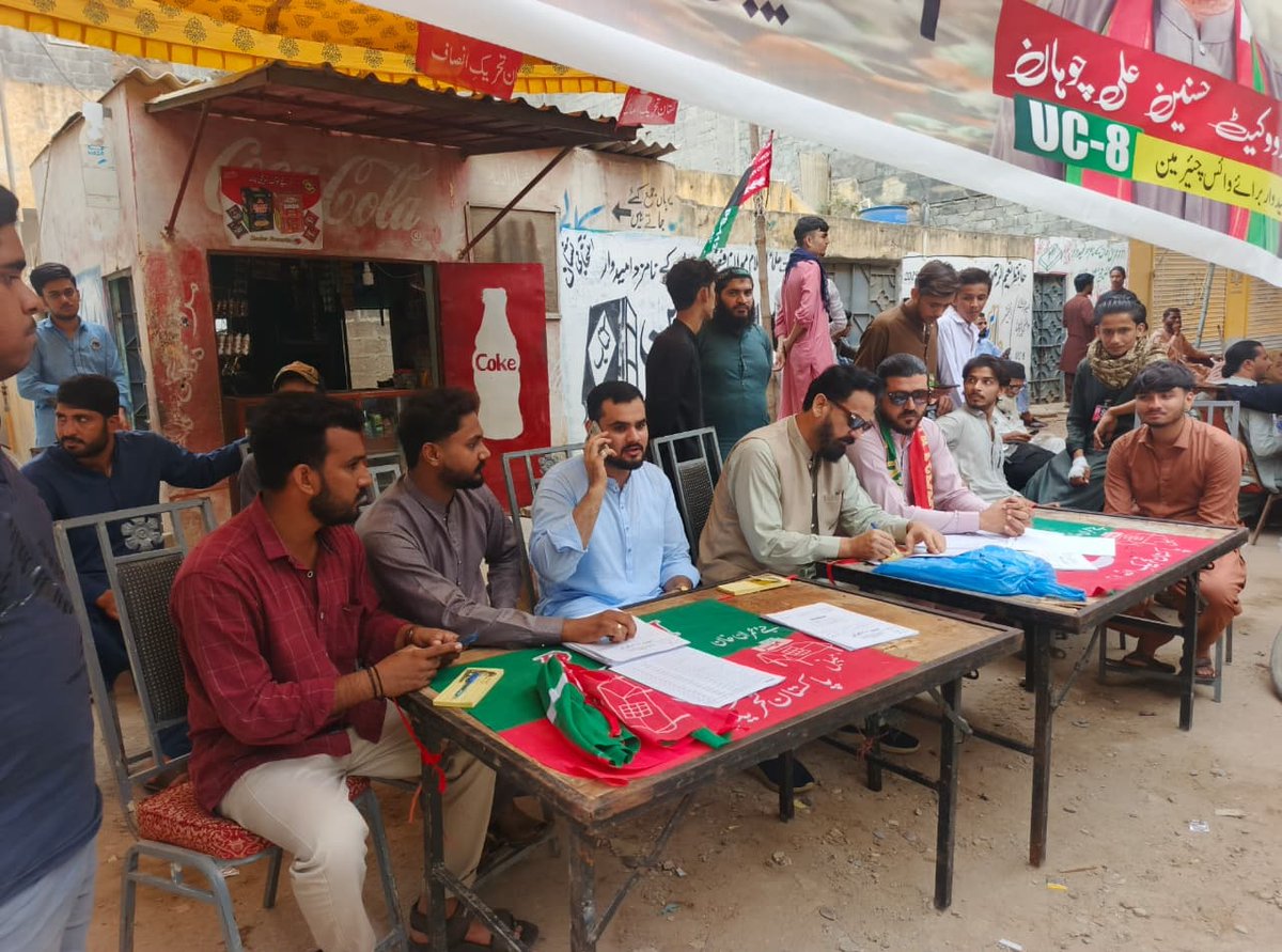 PTIKarachi_'s tweet photo. پی ٹی آئی ایڈیشنل جنرل سیکرٹری کراچی @ptisirbuland کا مختلف کیمپس کا دورہ، پولنگ کے عمل کا جائزہ لیا، پولنگ ایجنٹس کا حوصلہ بڑھایا۔
#VoteForKhan https://t.co/7378x0sKDF