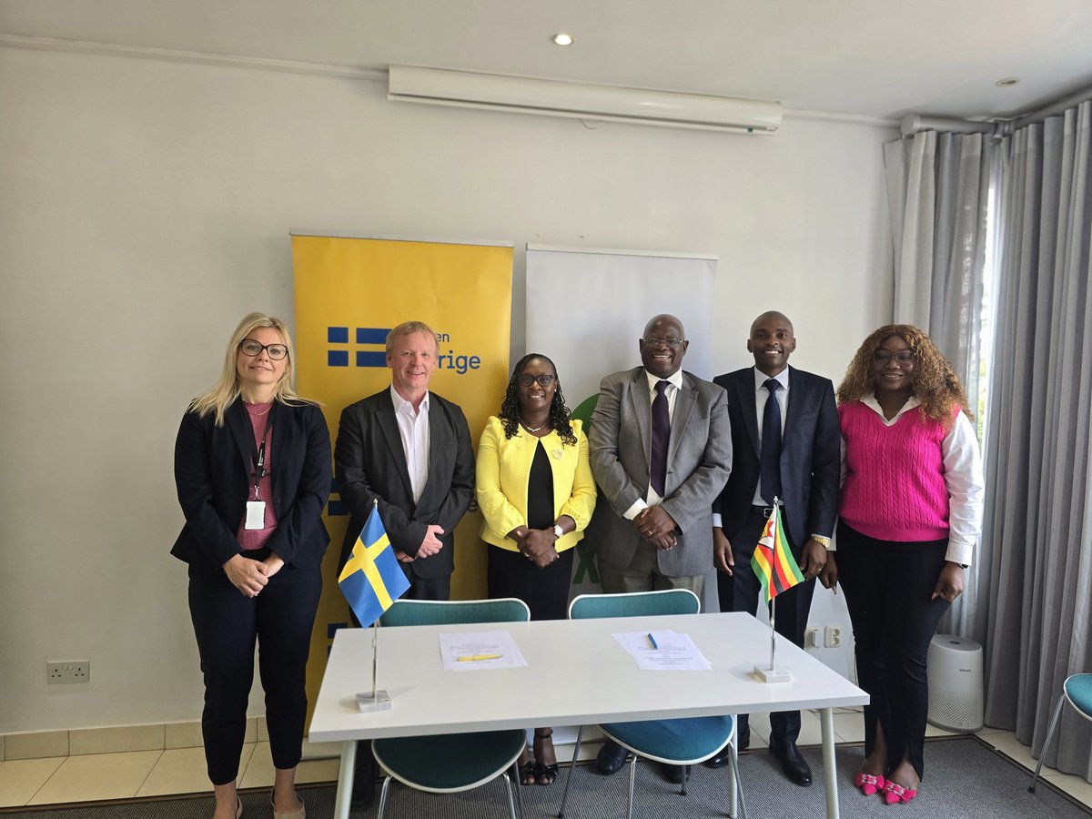 OxfaminZim's tweet image. 🚨 Exciting News! 🚨
We are thrilled to announce the signing of the grant agreement for the 3 year @SwedeninZW / @Sida funded SIMBISO Project: "Empowering Farmers for a Climate Resilient Future Through Market Systems."
#SIMBISO
#ClimateResilience
#CommunityDevelopment