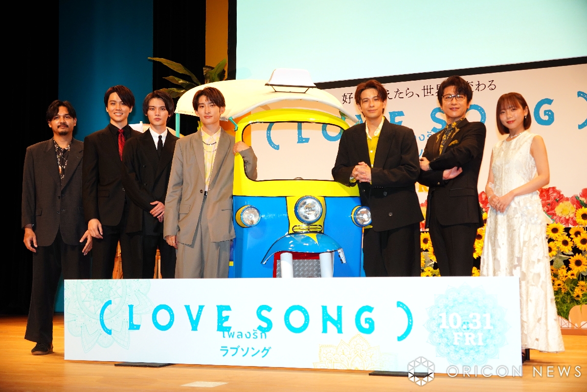 ORICON NEWS(オリコンニュース) (@oricon) on Twitter photo 森崎ウィン&Snow Man向井康二、
見つめ合う2人にファン大歓声✨️
及川光博も証言「いいコンビ」❗️
oricon.co.jp/news/2408036/?…
#SnowMan #向井康二 #森崎ウィン #movielovesong <a href="/movie_lovesong/">映画『(LOVE SONG)』公式🌻🌻</a> 森崎ウィン&Snow Man向井康二、
見つめ合う2人にファン大歓声✨️
及川光博も証言「いいコンビ」❗️
oricon.co.jp/news/2408036/?…
#SnowMan #向井康二 #森崎ウィン #movielovesong <a href="/movie_lovesong/">映画『(LOVE SONG)』公式🌻🌻</a>
