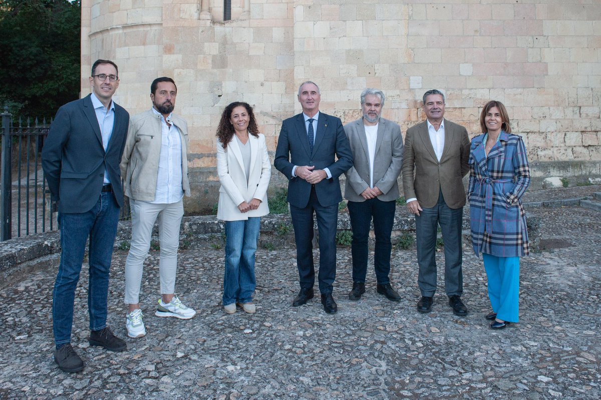 HOTUSEsg's tweet image. 🌱 Más de 130 hosteleros de Segovia se unen a #HosteleríaPorElClima: 138 bares y restaurantes aplican 2.251 medidas sostenibles, desde iluminación LED hasta reciclaje de vidrio y trabajo con proveedores locales.

📄 Accede a la nota de prensa completa: acortar.link/E0yeGR