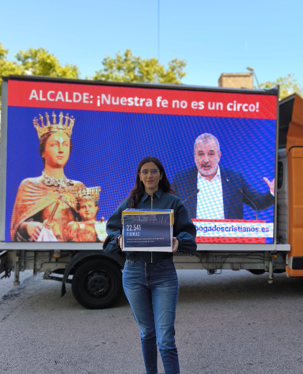 ¡NO NOS VAN A FRENAR! Abogados Cristianos registra más de 22.500 firmas contra el cartel de la Mercé de Barcelona.