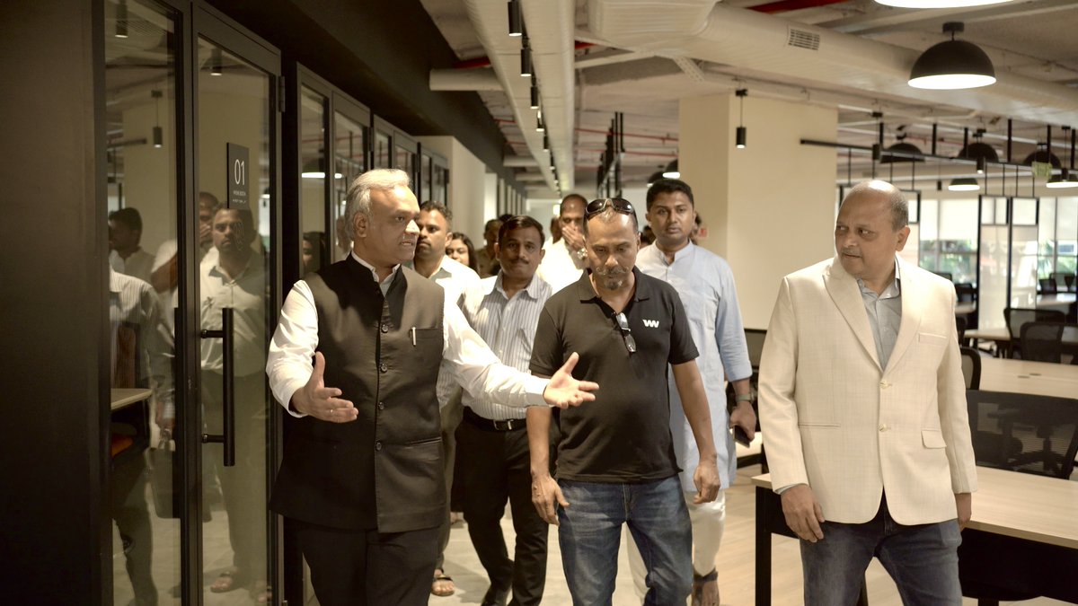 itswrkwrk's tweet image. The walkthrough sparked meaningful conversations around opportunities, talent, &amp;amp; the exciting future of the city’s Silicon Beach journey. We are grateful for the Minister’s time, insights, and encouragement as we take this vision forward. #wrkwrk #ManagedWorkspaces #Mangaluru