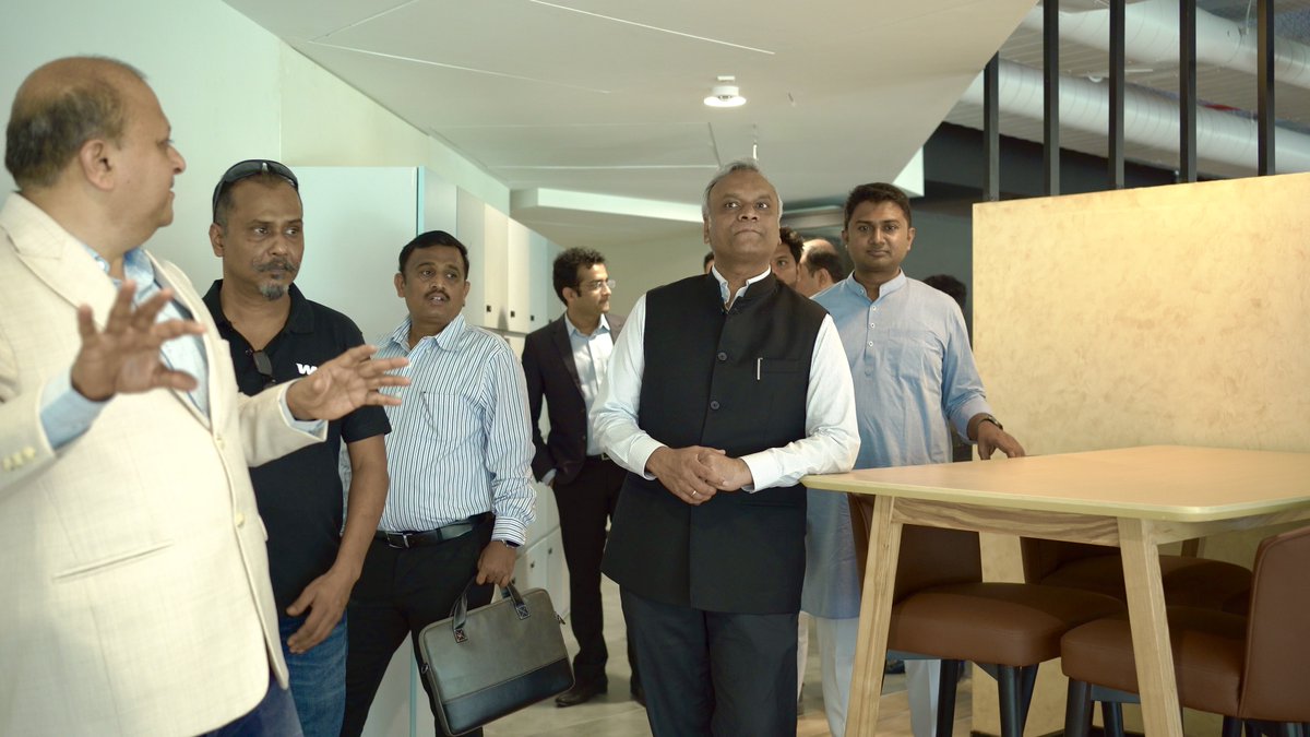 itswrkwrk's tweet image. The walkthrough sparked meaningful conversations around opportunities, talent, &amp;amp; the exciting future of the city’s Silicon Beach journey. We are grateful for the Minister’s time, insights, and encouragement as we take this vision forward. #wrkwrk #ManagedWorkspaces #Mangaluru