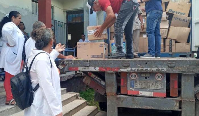 💊⚕️🏥| Un valioso donativo de insumos y equipos médicos fue recibido en el Hospital Tomás Carrera Galiano, del municipio de Trinidad, gracias a la noble labor de la Asociación de Cubanos residentes en Toronto Juan Gualberto Gómez.

🔗 acortar.link/zDrRqU