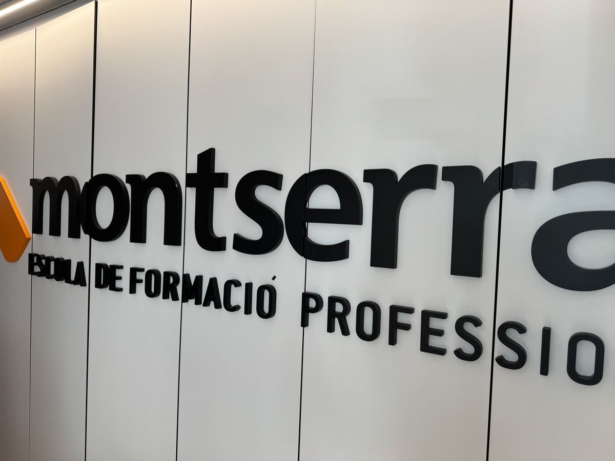 📚 Avui, amb la diputada <a href="/Anna_Erra/">Anna Erra i Solà🎗</a>, hem visitat l’Escola Montserrat de Sant Vicenç de Castellet.
Un centre amb 75 anys d’història que demostra que l’educació és una eina de país i que cal un compromís real per defensar-la i enfortir-la.