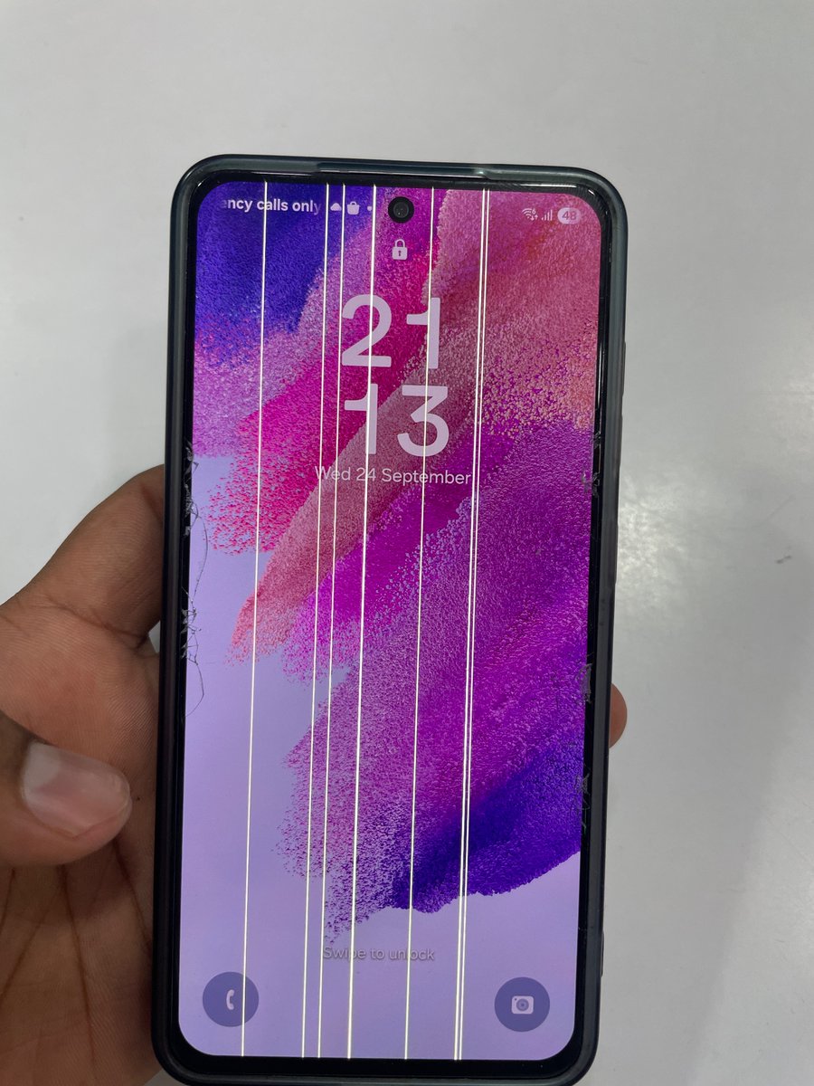 Bokapatel's tweet photo. I have Samsung s21fe after update new version I got Green line what to do
#samsunggreenline https://t.co/D2xZekGzFo