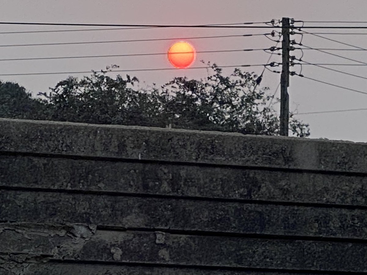 I love the sun when it rises and set. To me the orange sun set, symbolizes standing up for your happiness and taking actions to lead you toward it, as well as focusing on the active parts of your life that bring you joy!  #positivity #SuccessMindset