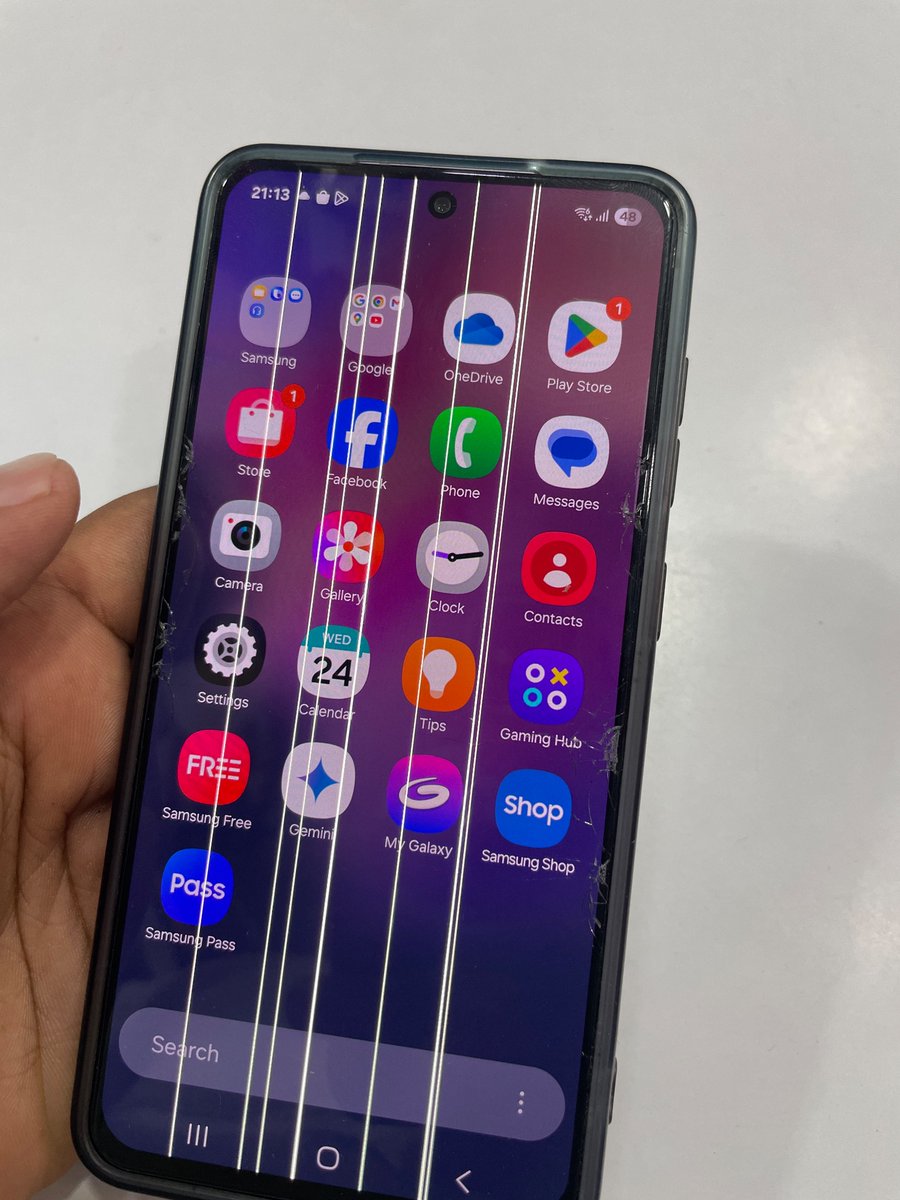 Bokapatel's tweet photo. I have Samsung s21fe after update new version I got Green line what to do
#samsunggreenline https://t.co/D2xZekGzFo
