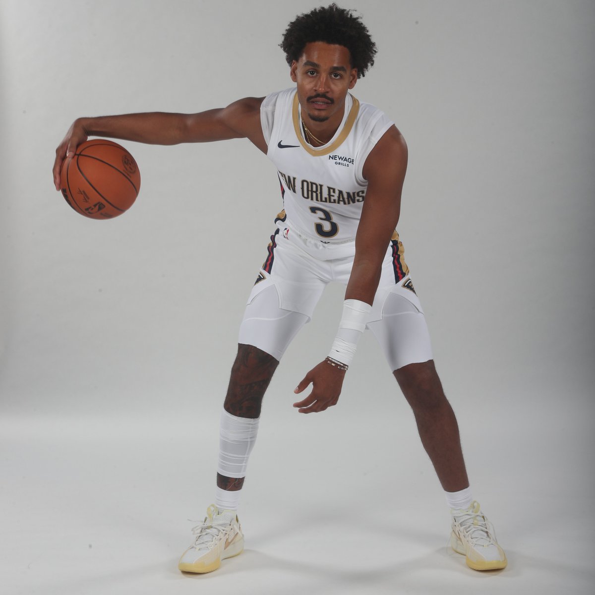 Jordan Poole in his new @PelicansNBA threads 🪡