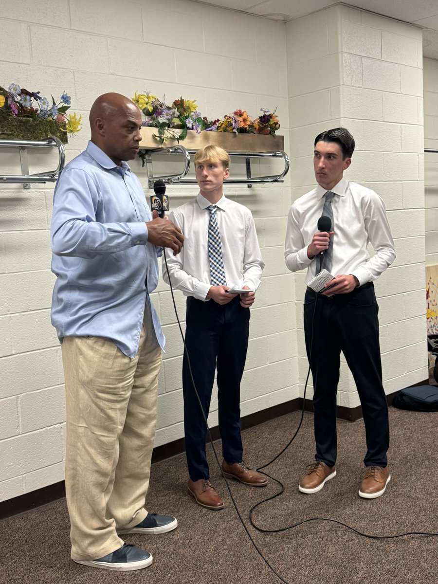 Logan Stewart (@_logan_stewart_) on Twitter photo An amazing night meeting and getting to interview NBA legend Charles Barkley. Interview will be out on <a href="/rowantvnetwork/">RTN</a> All Access with the Profs first episode of the new season in two weeks! Thank you to <a href="/RowanSportsCAM/">Sports Communication & Media</a> for this incredible opportunity! An amazing night meeting and getting to interview NBA legend Charles Barkley. Interview will be out on <a href="/rowantvnetwork/">RTN</a> All Access with the Profs first episode of the new season in two weeks! Thank you to <a href="/RowanSportsCAM/">Sports Communication & Media</a> for this incredible opportunity!