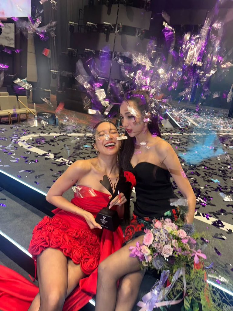June post on IG:

I want to thank Y ENTERTAIN AWARDS 2025 for allowing me and Enjoy to be part of this event. Thank you for the honorary award you’ve given us. Last night was my first time stepping on stage to receive an award as someone in my thirties, and I was truly