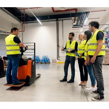 ActionHandling's tweet image. Another busy day wrapped up! Lots of enquiries on stacker training, shelving quotes, clear containers, safety steps & pallet trucks. Love the varied conversations – always a pleasure helping out! Time to recharge for tomorrow. #ActionHandling #BusyButHappy #EndOfDay 😊