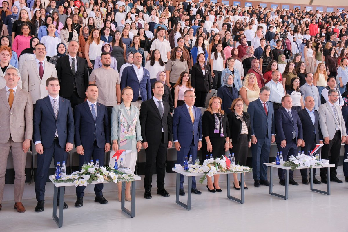 ORYANTASYON’25: Yeni eğitim-öğretim yılında Mütevelli Heyet Başkanımız Haluk Kalyoncu ve Rektör Vekilimiz Prof. Dr. Gül Rengin Küçükerdoğan öğrencilere hitap etti.

<a href="/Halukkalyoncu/">Haluk Kalyoncu</a>: “Üniversitemiz, 500 dönüm açık hava yerleşkesi ile sayılı kampüsler arasında yer almakta ve bu