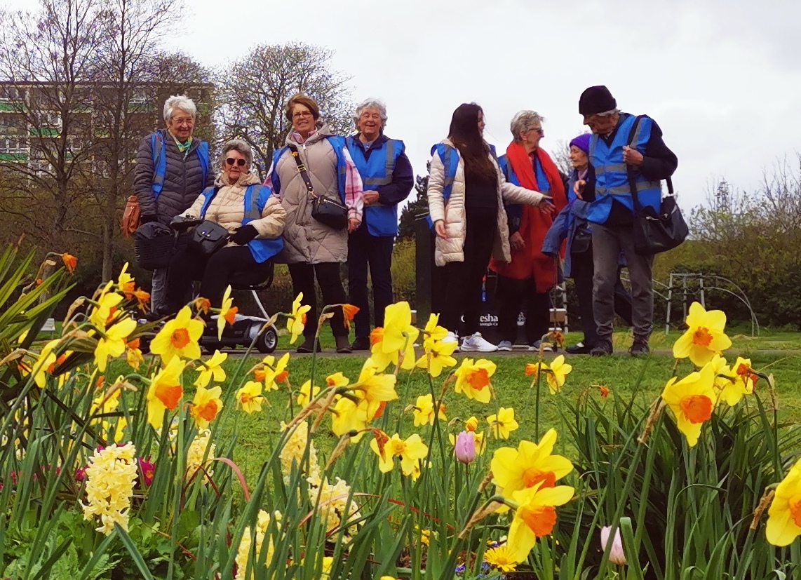 Community groups across London, Kent and Essex can apply now for #ActiveThames grants 🔽 to help more people of all ages and abilities get riverside on the Thames Path, like people in the photos activethames.co.uk/active-thames-… <a href="/RTS_riverthames/">Riverthamessociety</a> <a href="/ThamesEstPart/">Thames Estuary Partnership</a> <a href="/LondonPortAuth/">Port of London Authority</a>