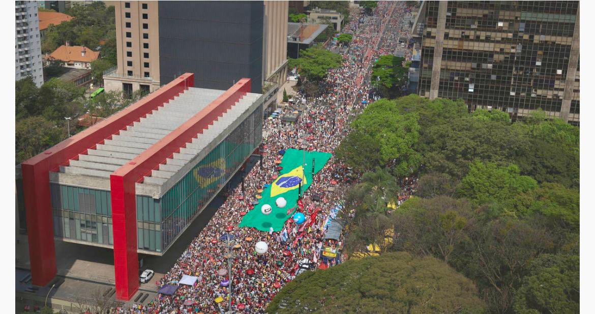 Lutar vale a pena! 
A CCJ do Senado acaba de anular a PEC da Bandidagem! 🎉
Agora seguimos na luta para derrotar o PL da anistia e todos os golpistas irem pra cadeia. Lugar do Bozo 🤡 é na Papuda! Queremos o fim da escala 6x1 e isenção do imposto de renda p/ os  mais pobres. 👊🏾