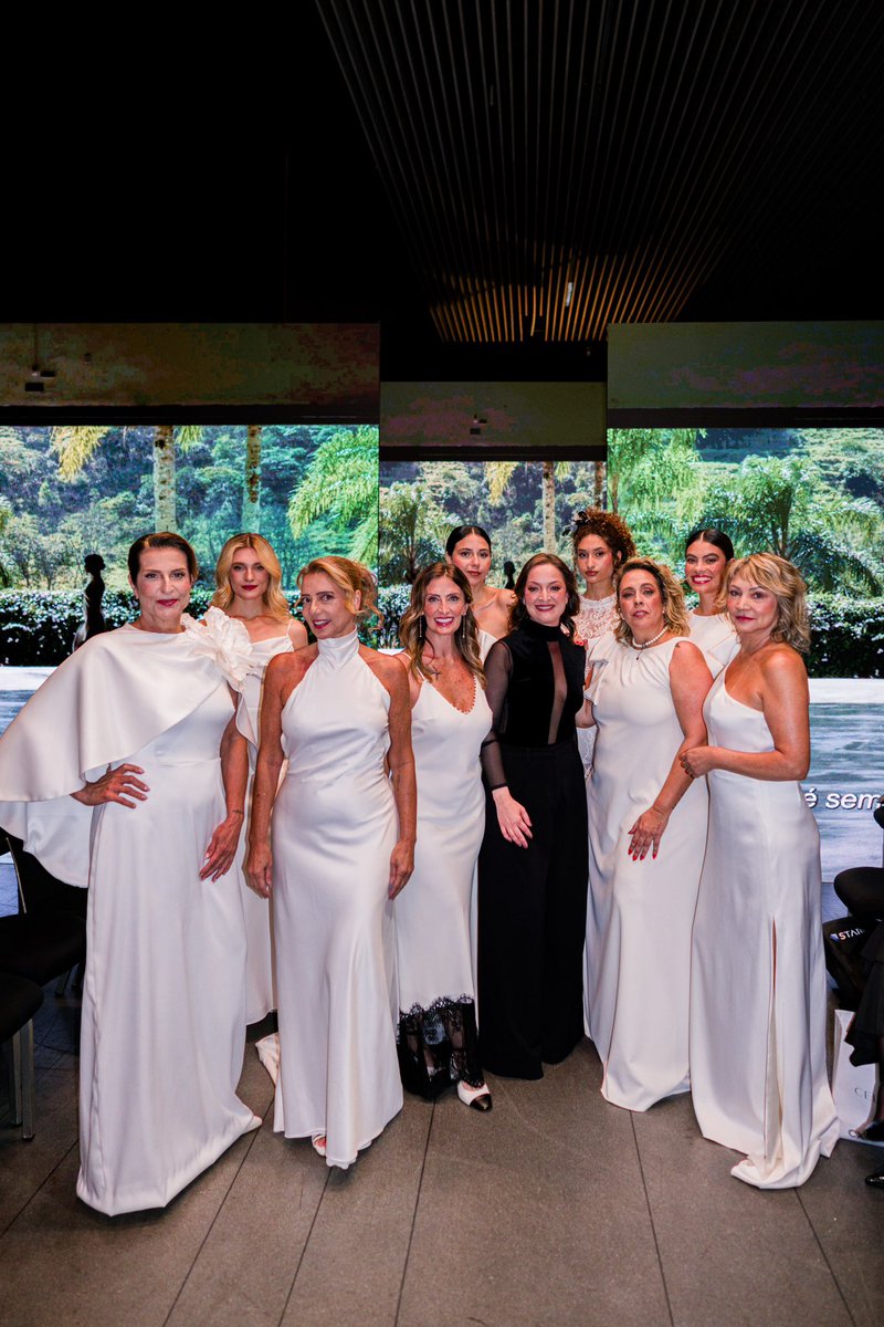 Malubrufatto's tweet photo. Segunda-feira desfilamos para o Atelier Jardim Secreto que fez os vestidos das noivas do #CasamentoÀsCegasBrasil 50+! Experiência incrível com a Patricia Granha no Hotel Unique! https://t.co/zTmjVhBhOO