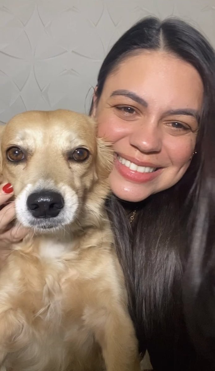 Eu tava triste ontem, cansada de uma noite mal dormida (os olhos não negam), passando mal com crise de ansiedade e parei um pouco para fazer um vídeo com ela, e me peguei rindo muito com o jeitinho ela de odiar câmera e ainda assim se manter ali com essa cara.