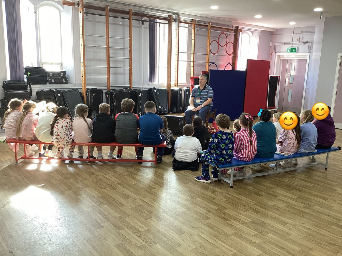HorwichParishCE's tweet photo. 4/5H have been partnered with their brass instrument. #hpy4 #hpy5 https://t.co/6YvzvxlFvY