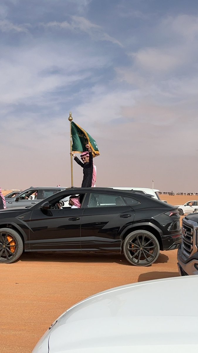 نايف بن حامد تخصصه رفع بيارق الاشواط 

كل عام وهو رافع بيرق النخبه وبيرق الموحد 

هالسنه يبو حامد تبي ترفع بيارق كثيره بامر الله 
😂🔥🔥