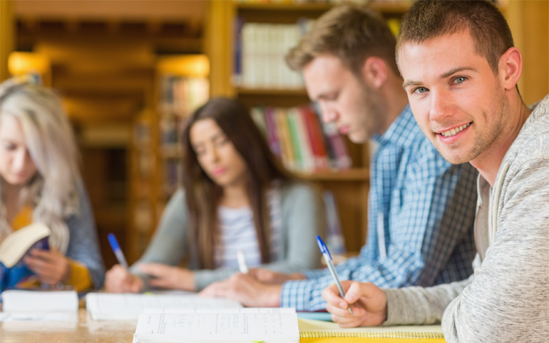 studieren.de tweet media