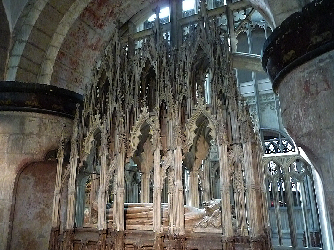 What happened to Edward II in 1327 and is he really buried in Gloucester Cathedral? Did he die a “natural death”? Was he murdered? Or did he escape to northern Italy. Discover more in my day school History Mysteries: Was Edward II murdered?
tinyurl.com/yc8kv6df