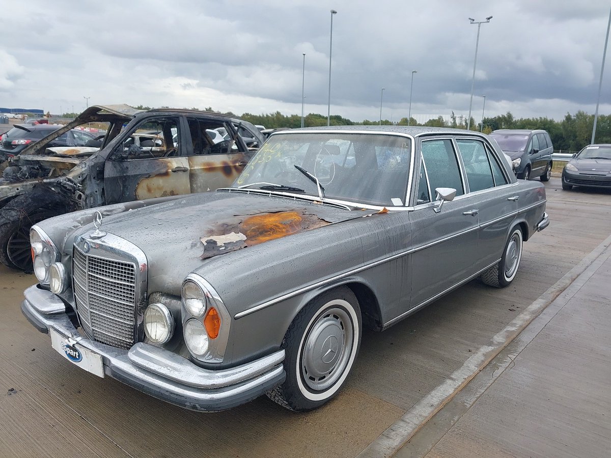 Time for a classic? 💎2 days until auction!
🚘 1971 MERCEDES 280 SE: ow.ly/eNv150X1Cka
🛠️ CAT S | Does not run | Burn | Dent/scratches
📅 Auction info: 26/09/25, Corby
Lot No. 71402835

Download a FREE Vehicle Report from the Lot page - Info on history, specs &amp; more! 🔍