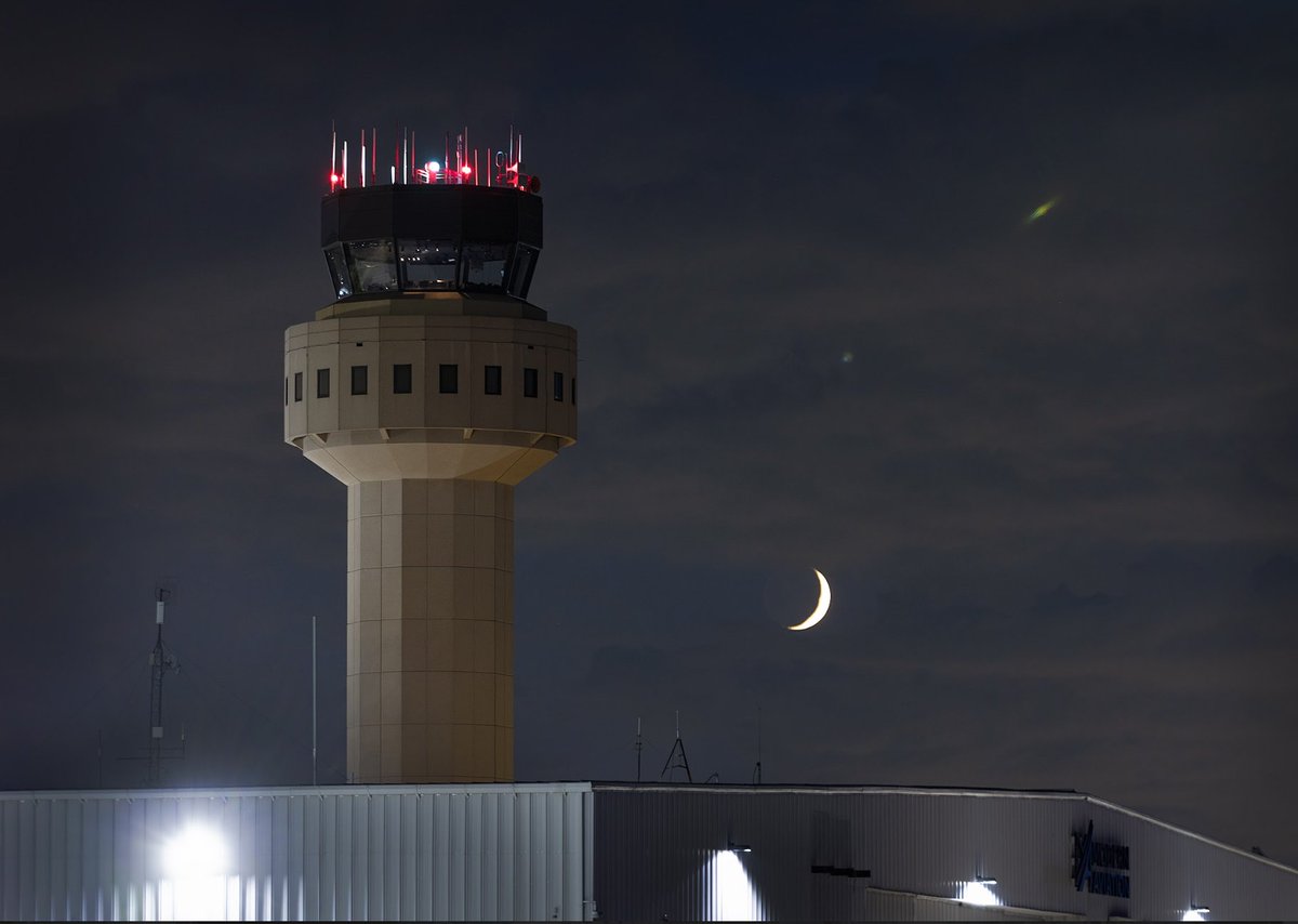 Night sky magic. <a href="/atc_view/">ATC VIEW</a> #aviation #atcview #atc #flymacarthur #longisland #10Best

The FAA’s dedicated air traffic controllers — some of the world’s most highly trained professionals — work around the clock to keep our skies safe. 

@aveloair @breezeairways @capeair