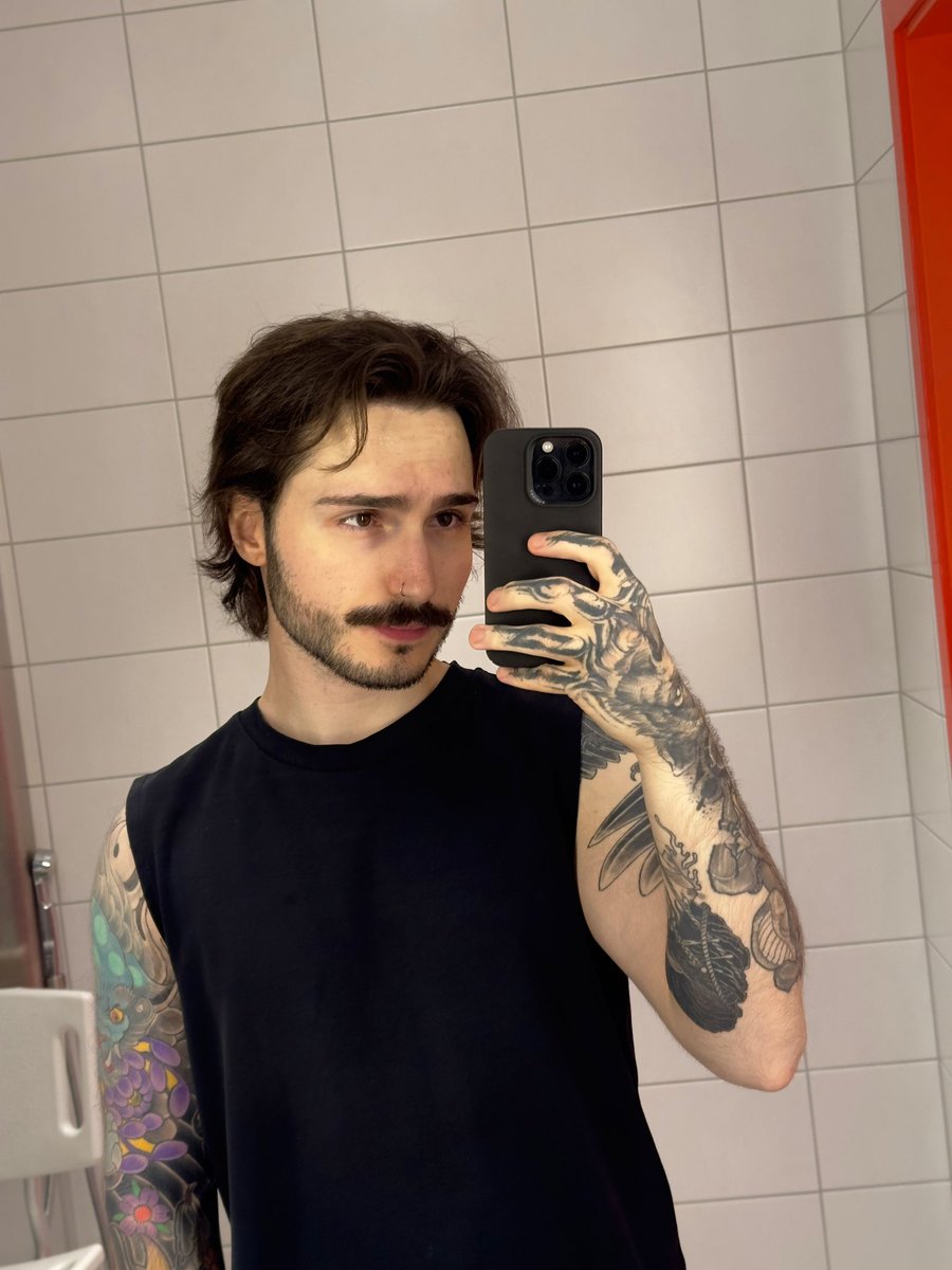 max tweet media