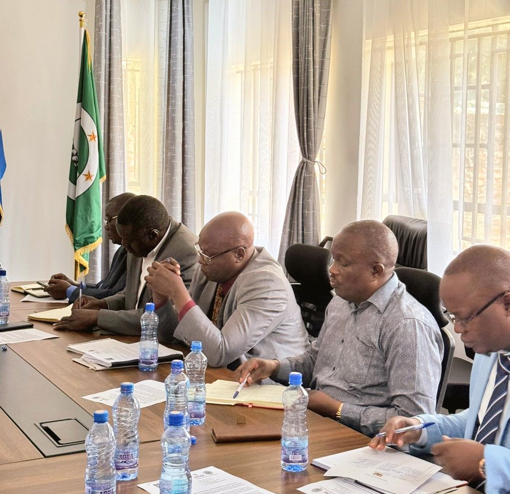 NepadAprmKenya's tweet photo. Today, @NepadAprmKenya team led by Director, APRM &amp; Governance Mr. Peter Kimemia conducted a courtesy call and sensitization with the @MigoriCountyGov Research Team as part of our outreach efforts in the Nyanza region.
#CPRM #Agenda2063 #GoodGovernance https://t.co/mPXhAexmOH