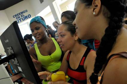 Aniv 23 de la creación de la #UCI la Universidad de Ciencias Informáticas creada por nuestro Comandante Fidel Castro Ruz con el objetivo de apoyar la transformación digital de la sociedad. "Si se marcha al compás de la ciencia se avanza hacia insospechables metas de progreso."