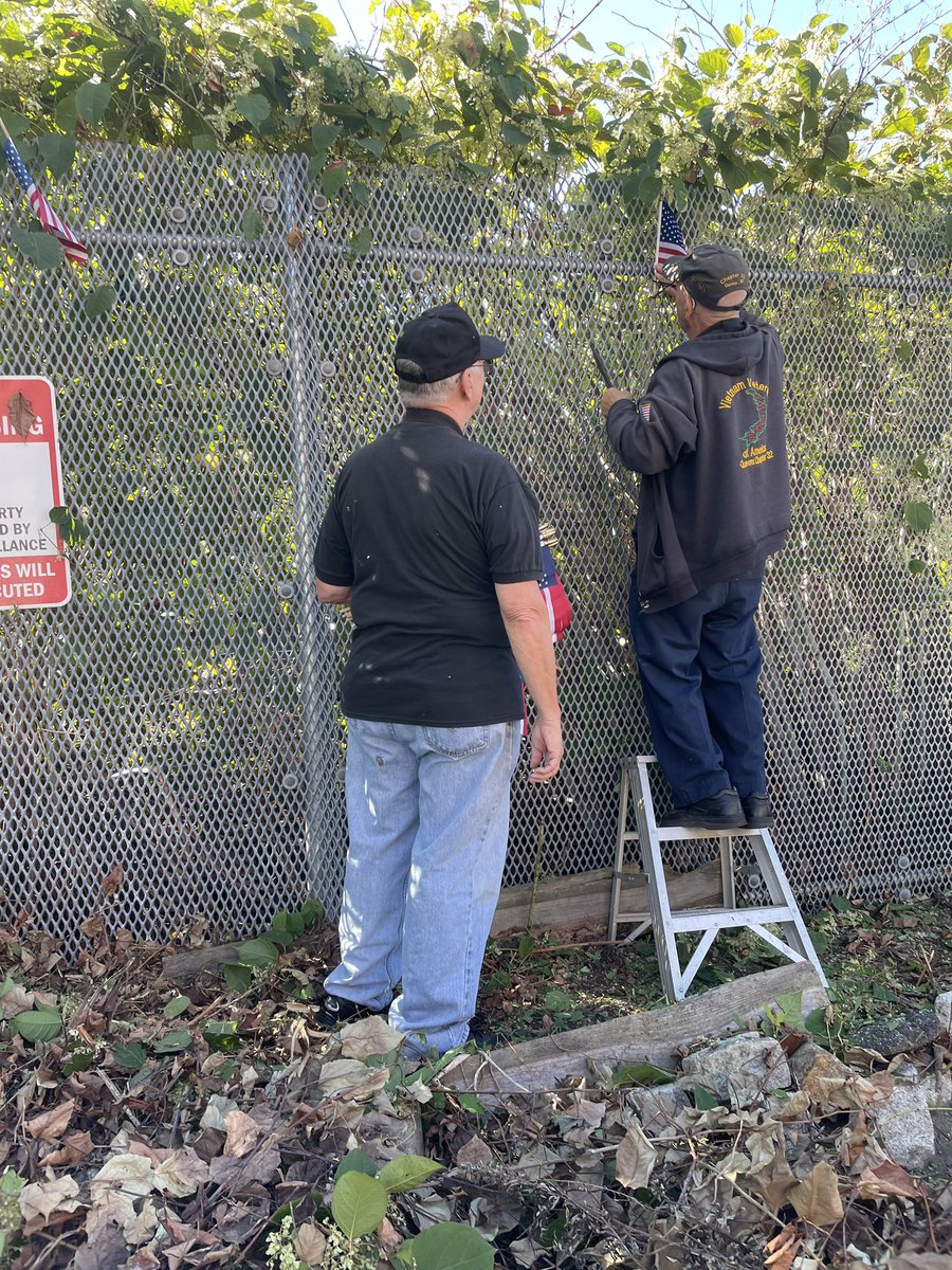 Thank you to everyone who participated in our Community Cleanup Day this past weekend! 

We had a wonderful time working alongside our friends and neighbors at the Glendale Vietnam Veterans Memorial Garden.
