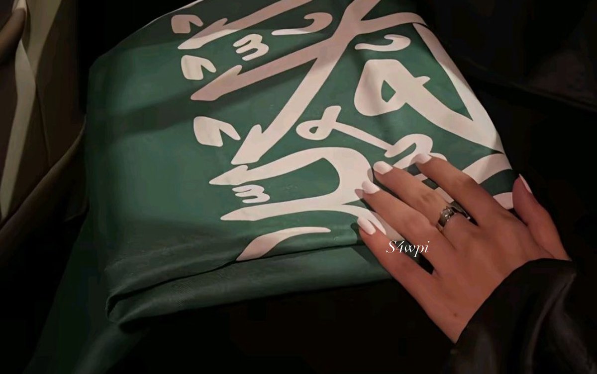 أنا سعودية من فضل ربي علي
اختارني واختار لي اعظم وطن