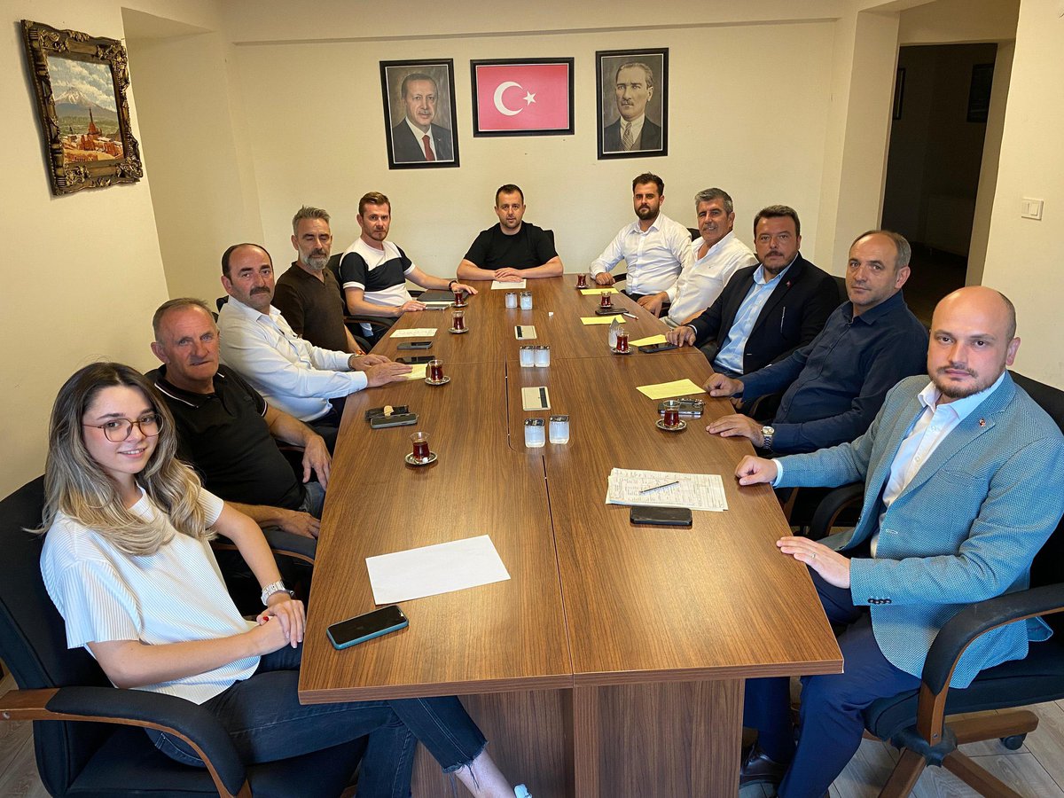 Kırklareli İl Başkanlığımızda; İl Başkanımız Sn. <a href="/yunusercan39/">Av. Yunus Ercan DAĞTAŞ</a> ‘ın yönetiminde  düzenlenen,
İlçe Başkanları toplantımızı gerçekleştiriyoruz.
#TürkiyeYüzyılı🇹🇷
Ahmet Büyükgümüş
Haydar Ali Yıldız
<a href="/alisevinc/">Ali Sevinç</a>